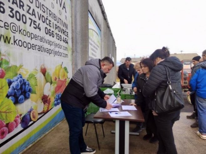 Омарска: Пољопривредницима подијељено 26 пластеника