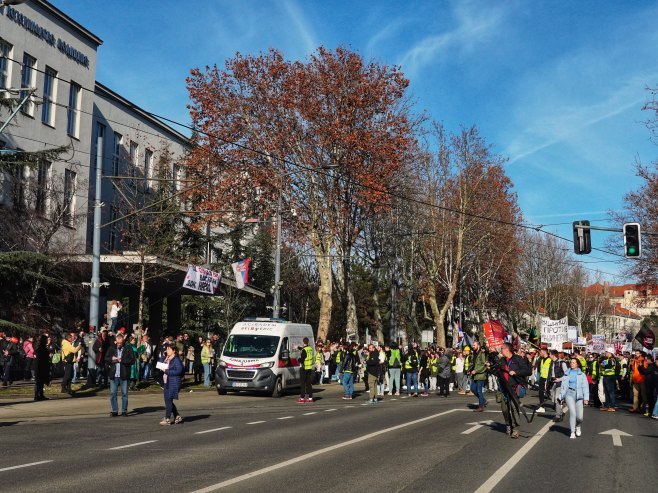 Studenti stigli na Autokomandu (Foto: TANJUG/ VLADIMIR ŠPORČIĆ/ bg)