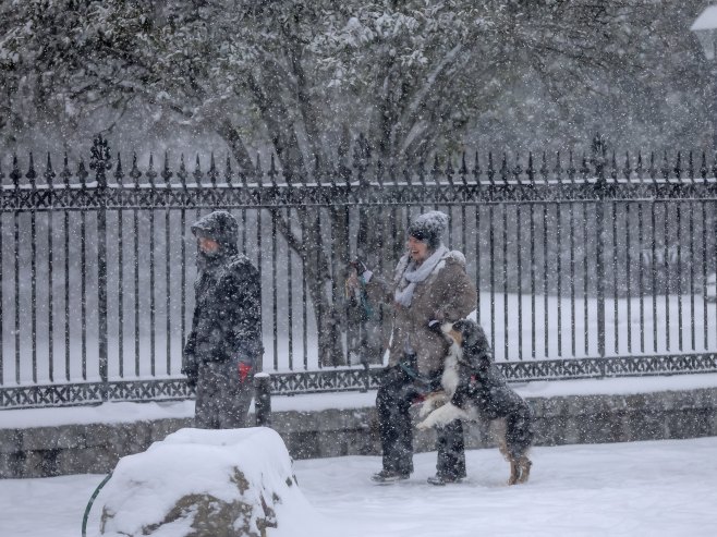 Сњежна олуја (Фото: EPA-EFE/DERICK HINGLE/илустрација) - 