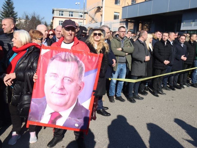 Јасна порука окупљених: Ако осуде предсједника Српске, онда је БиХ пред потпуним распадом (ФОТО/ВИДЕО)