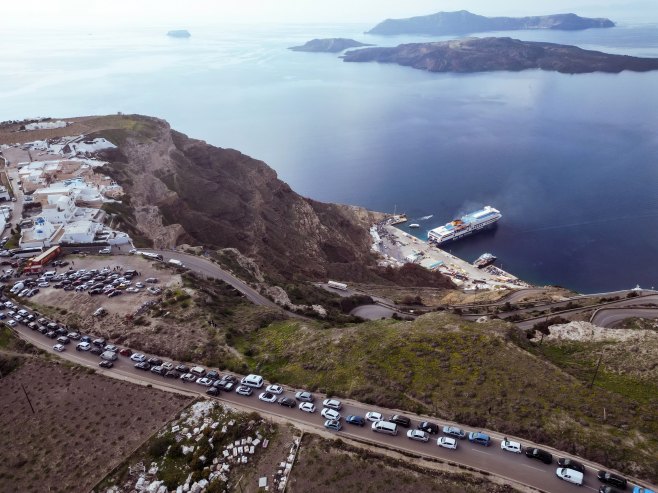 Evakuacija iz Santorinija (Foto: EPA-EFE/CHRISTOS YANTSIS) 