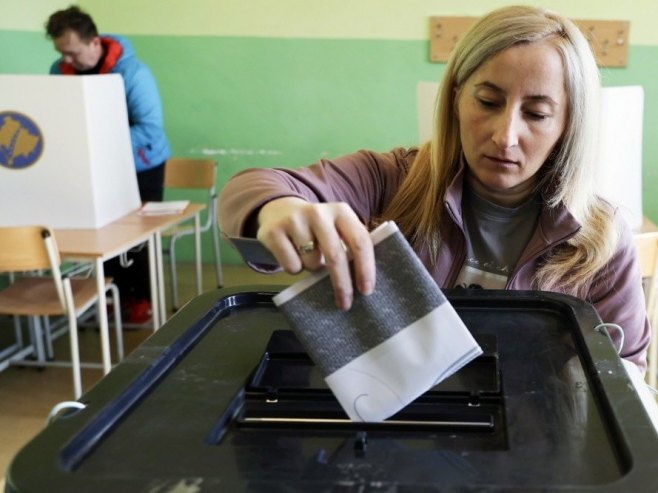 Избори на КиМ (фото: EPA-EFE/GEORGI LICOVS) - 