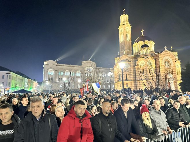 Грађани пред Палатом Републике - Фото: РТРС