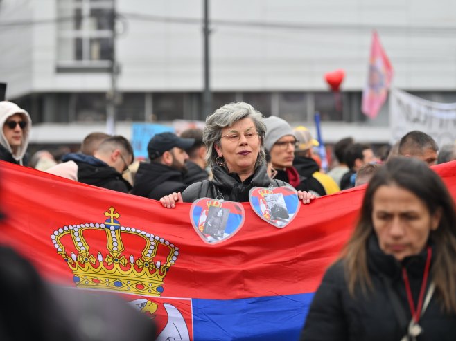 Колона таксиста са студентима кренула из Ниша; петнаест минута тишине широм Србије