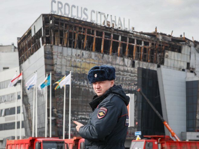 Полиција испред Крокус сити хола (Фото: EPA-EFE/YURI KOCHETKOV) - 