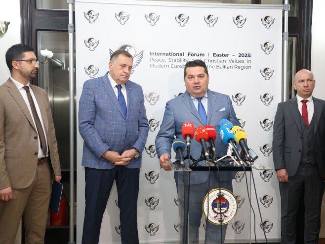 Додик и Стевандић Додик и Стевандић - Фото: predsjednikrs.rs/Borislav Zdrinja