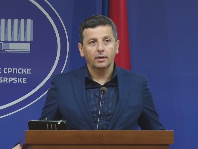 Вукановић затражио од Станивуковића да појасни како је замјена расвјете у Хрватској дупло јефтинија него у Бањалуци Вукановић затражио од Станивуковића да појасни како је замјена расвјете у Хрватској дупло јефтинија него у Бањалуци