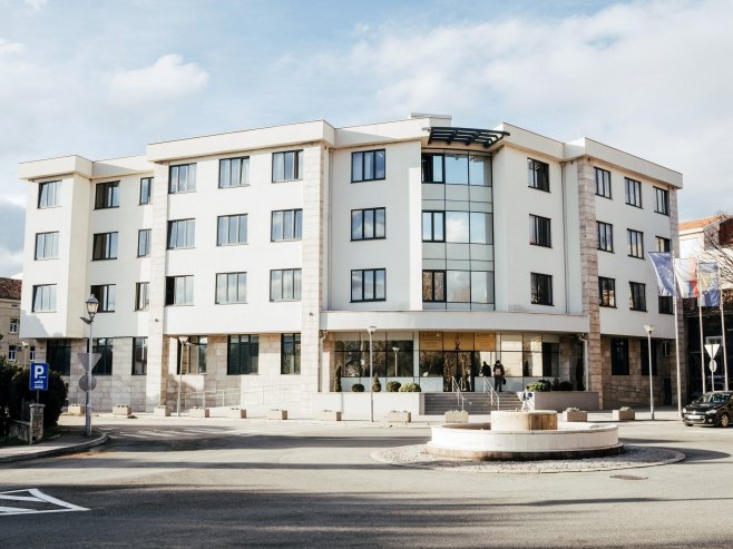 Требиње: Предложен притвор за три лица осумњичена за трговину дрогом Требиње: Предложен притвор за три лица осумњичена за трговину дрогом