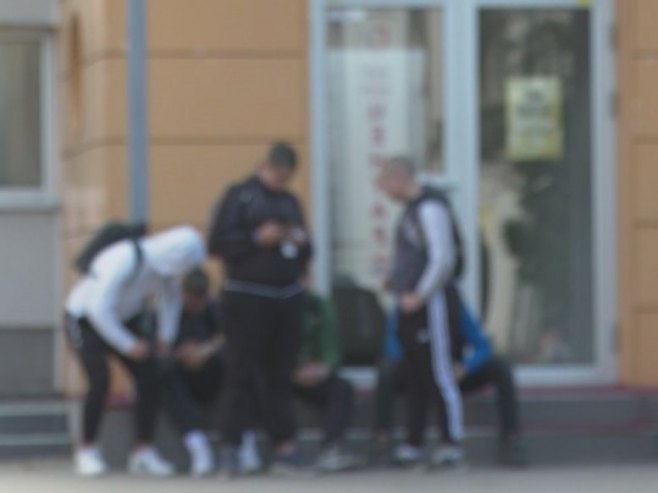 Бројке које забрињавају - Зашто млади све чешће дижу руку на себе? (ВИДЕО) Бројке које забрињавају - Зашто млади све чешће дижу руку на себе? (ВИДЕО)