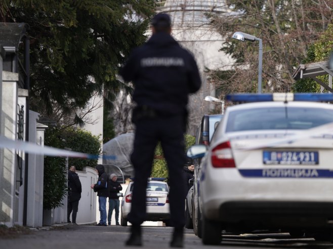 Ухапшен осумњичени да је бацио бомбу на кућу Здравка Чолића Ухапшен осумњичени да је бацио бомбу на кућу Здравка Чолића