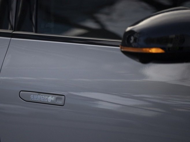 Пекинг забранио увучене кваке на вратима аутомобила Пекинг забранио увучене кваке на вратима аутомобила