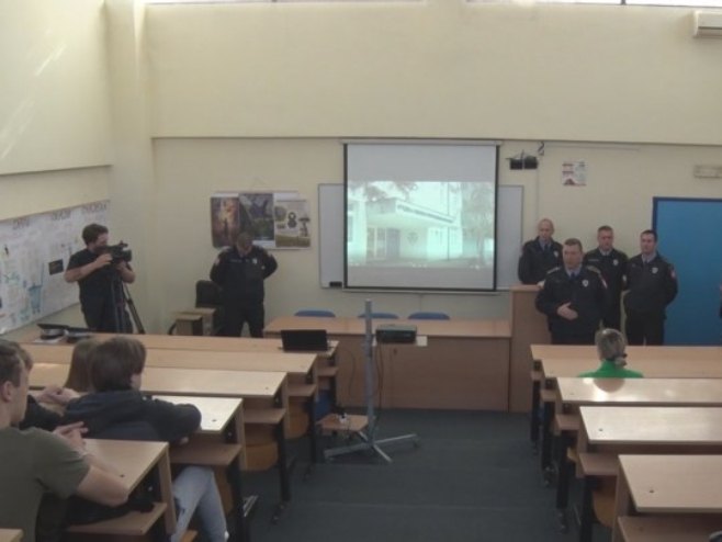 Градишка: Представљен конкурс МУП-а за пријем 150 питомаца (ВИДЕО) Градишка: Представљен конкурс МУП-а за пријем 150 питомаца (ВИДЕО)