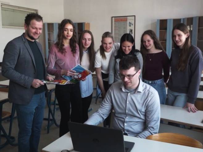 Приједор: Ученици Електротехничке школе обиљежили 170 година од рођења Николе Тесле (ВИДЕО) Приједор: Ученици Електротехничке школе обиљежили 170 година од рођења Николе Тесле (ВИДЕО)