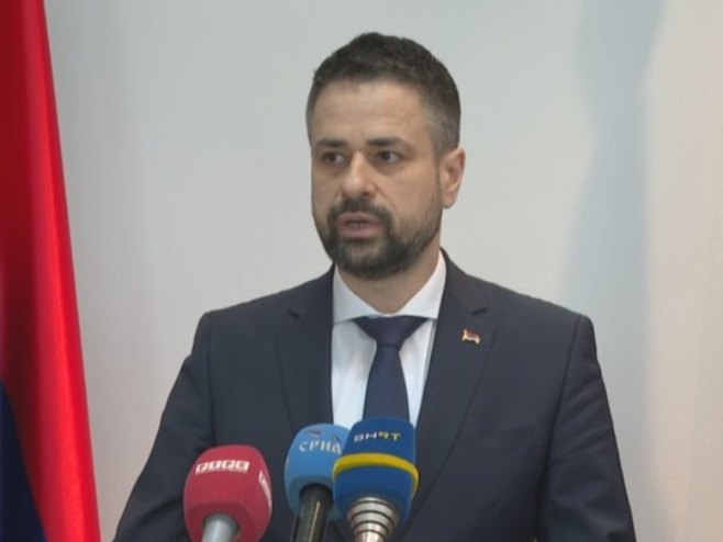 Амиџић: Систематски ријешити примања свих запослених у институцијама БиХ (ВИДЕО) Амиџић: Систематски ријешити примања свих запослених у институцијама БиХ (ВИДЕО)