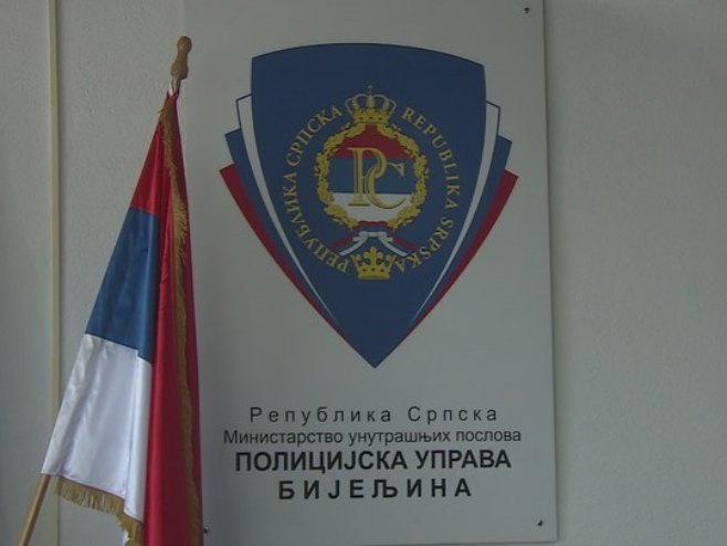 Пијан стајао на магистралном путу и спречавао саобраћај Пијан стајао на магистралном путу и спречавао саобраћај